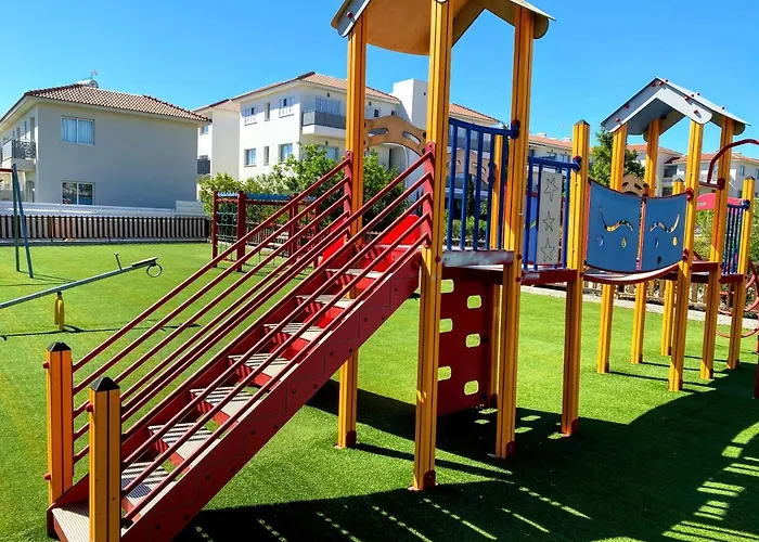 Domino Blue * Paralimni