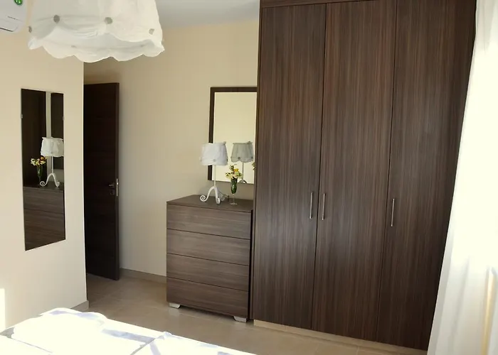 Domino Blue * Paralimni